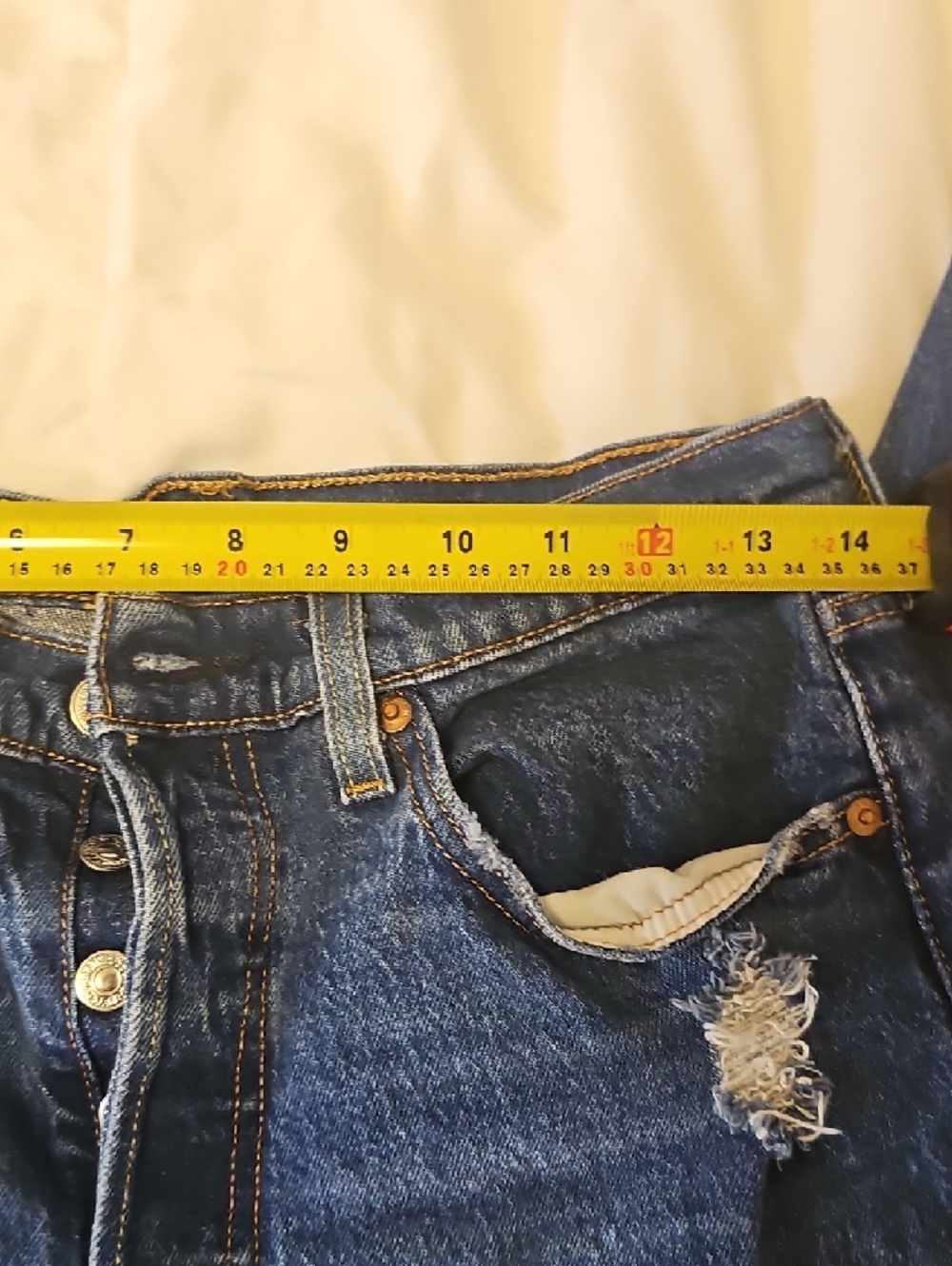 Levi's 501 Denim Jeans in Medium Blue - Picture 4 of 8